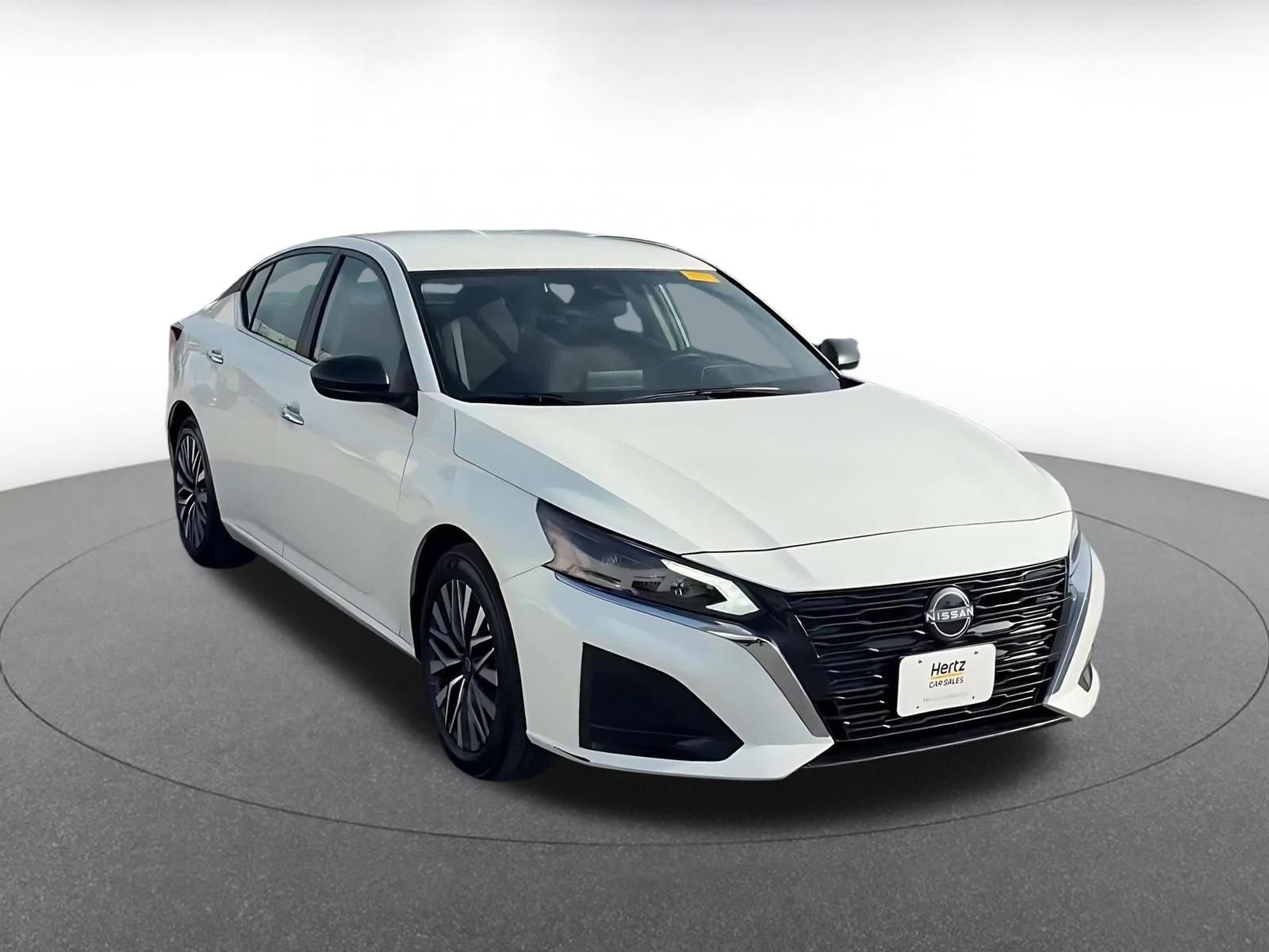 Used 2025 Nissan Altima 2.5 SV FWD image 3