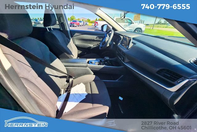 Used 2024 Nissan Rogue S AWD/4WD image 15