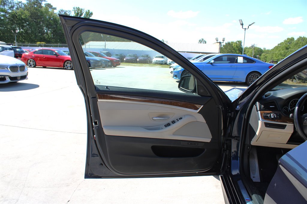 Used 2011 BMW 550i Sedan RWD image 29