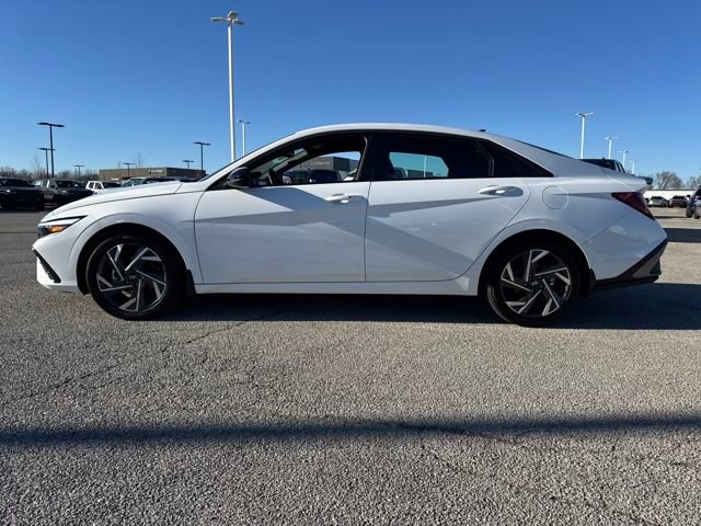 Used 2025 Hyundai Elantra Sport image 3