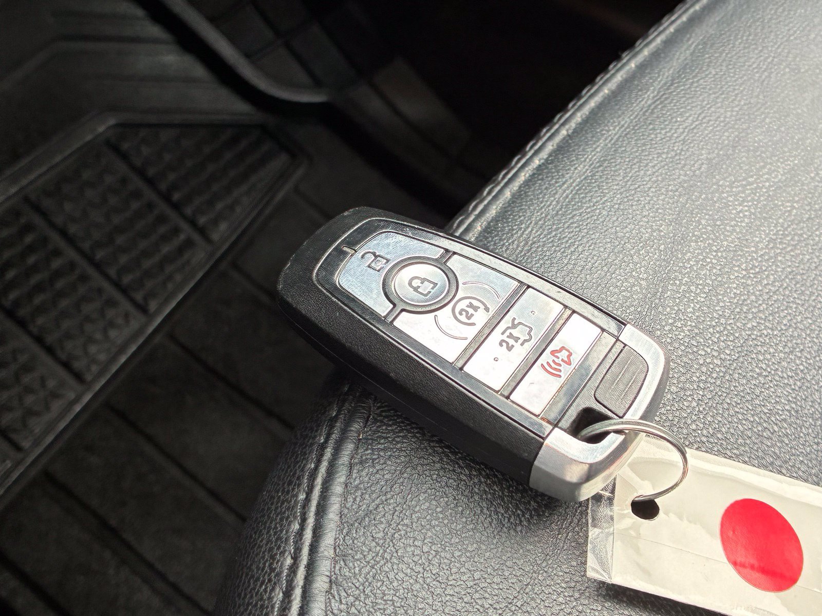 Used 2018 Ford Explorer XLT w/ Equipment Group 202A FWD image 27