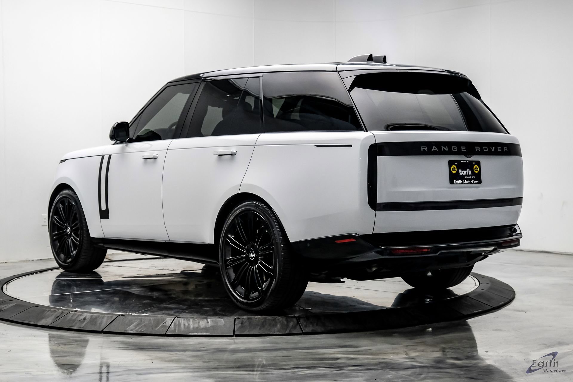 Used 2024 Land Rover Range Rover SE AWD/4WD image 10