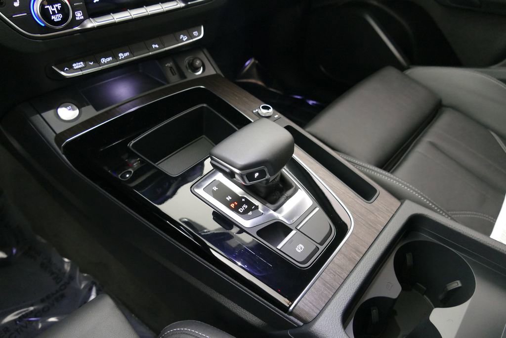 Used 2025 Audi Q5 2.0T Premium image 11