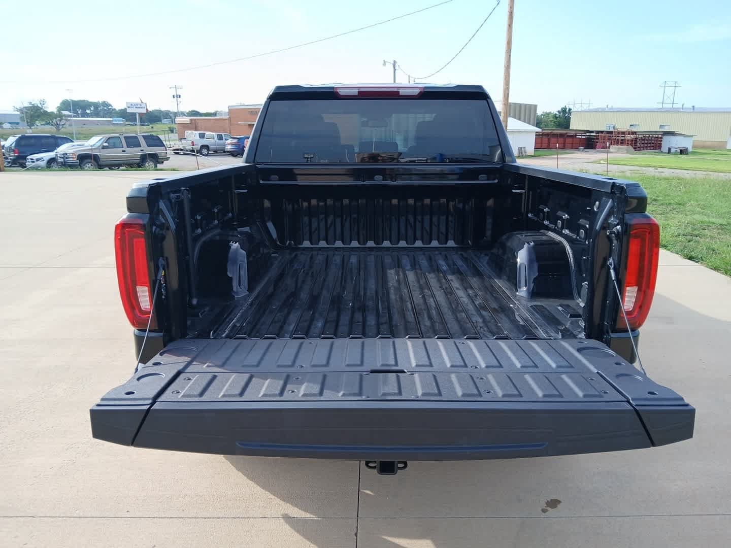 Used 2024 GMC Sierra 1500 SLT w/ SLT Premium Package AWD/4WD image 6