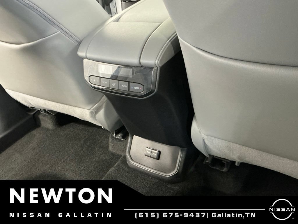 Used 2024 Toyota Highlander XLE AWD/4WD image 19