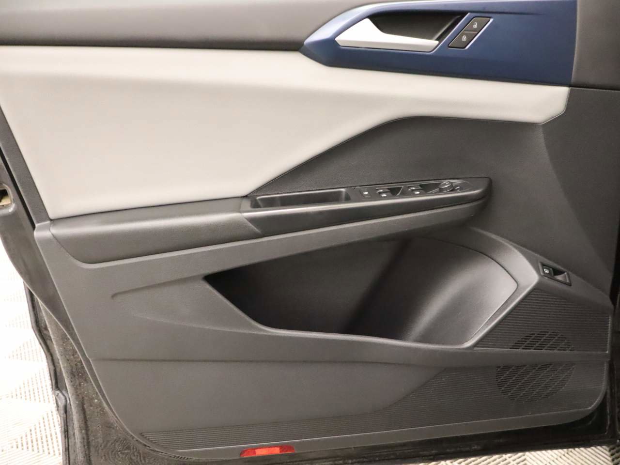 Used 2022 Volkswagen Taos SE image 17