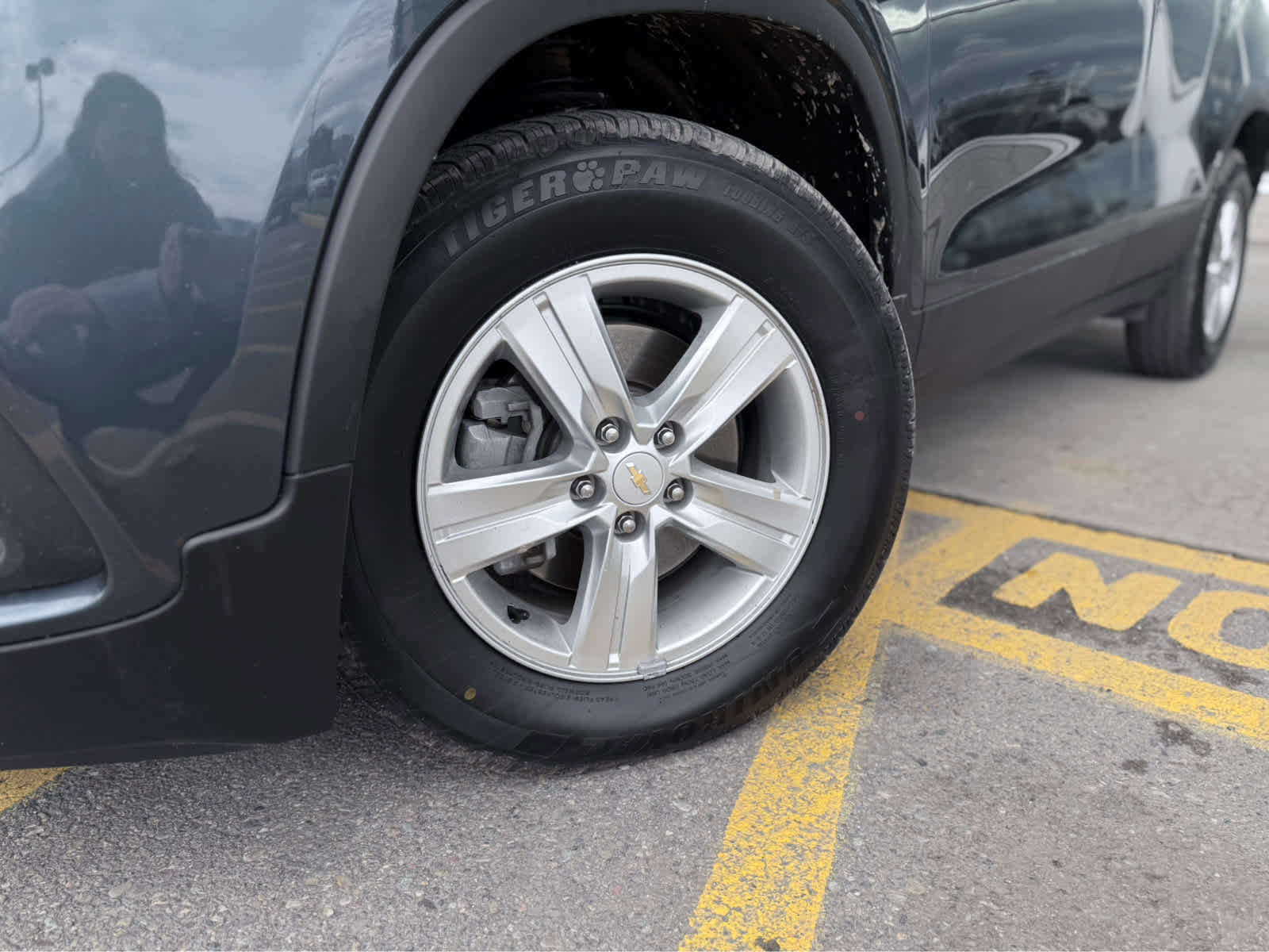 Used 2022 Chevrolet Trax LT w/ LT Convenience Package image 6