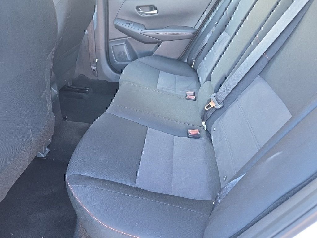 Used 2025 Nissan Sentra SR FWD image 9