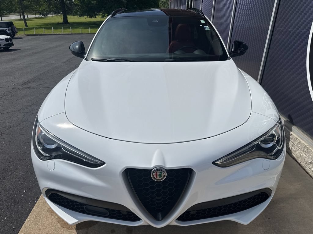 Used 2023 Alfa Romeo Stelvio Veloce AWD/4WD image 9