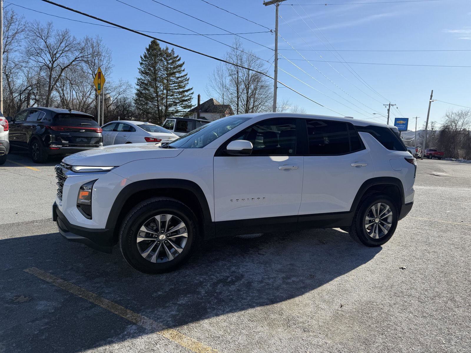Used 2025 Chevrolet Equinox LT image 3