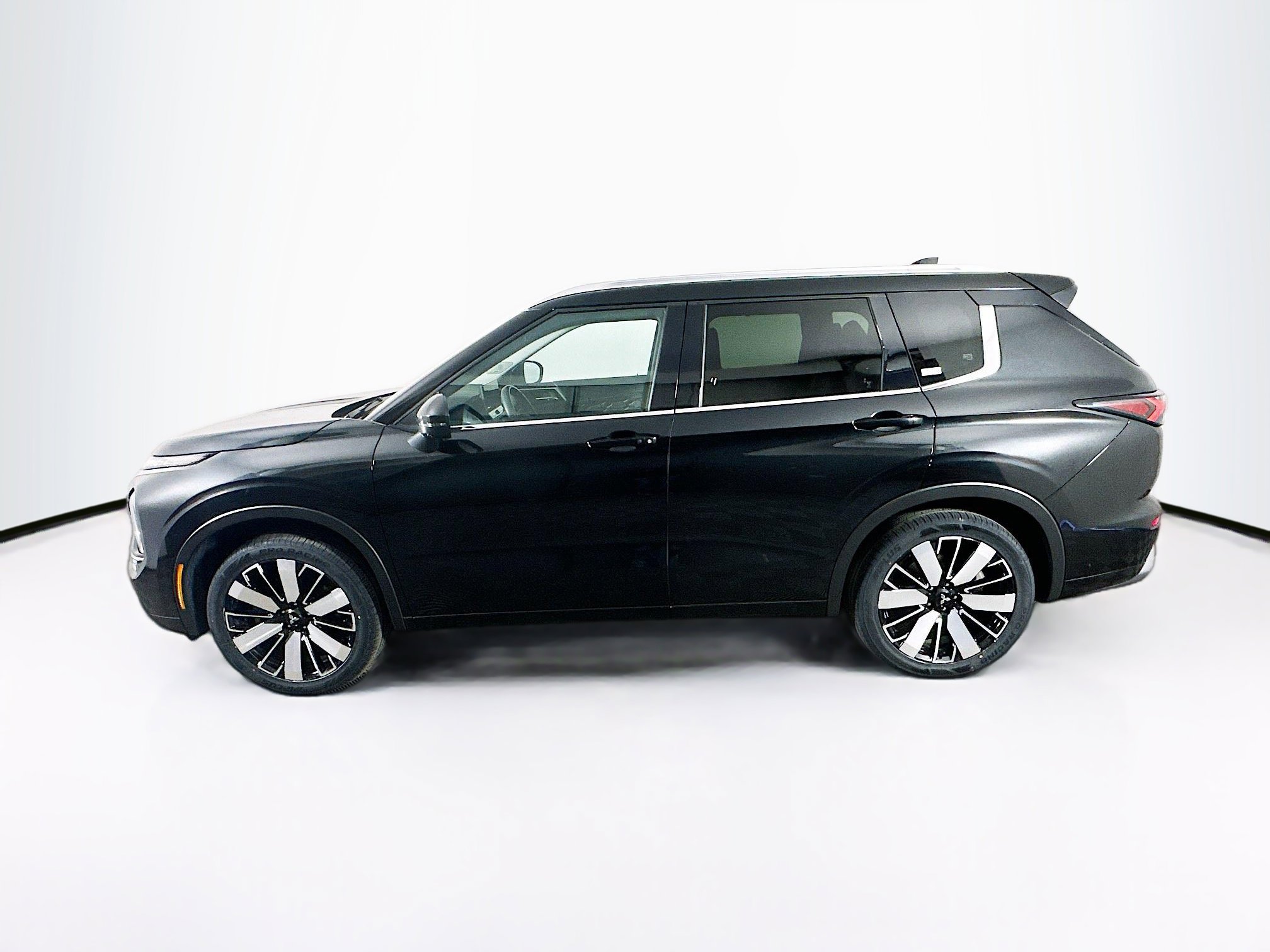 Used 2025 Mitsubishi Outlander SEL image 4