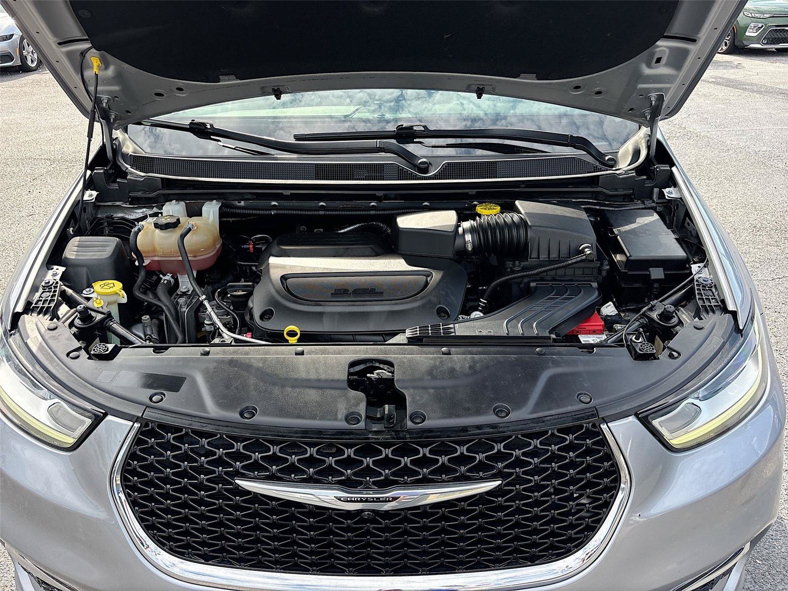 Used 2021 Chrysler Pacifica Touring-L FWD image 34
