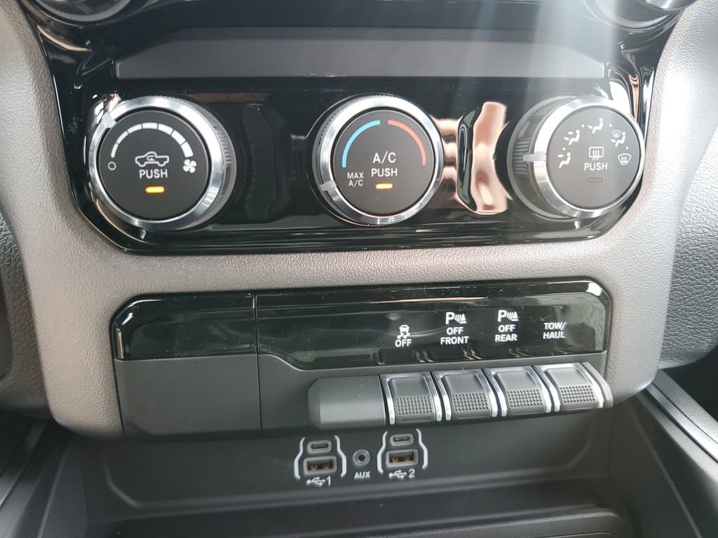 New 2026 RAM 1500 Express AWD/4WD image 25