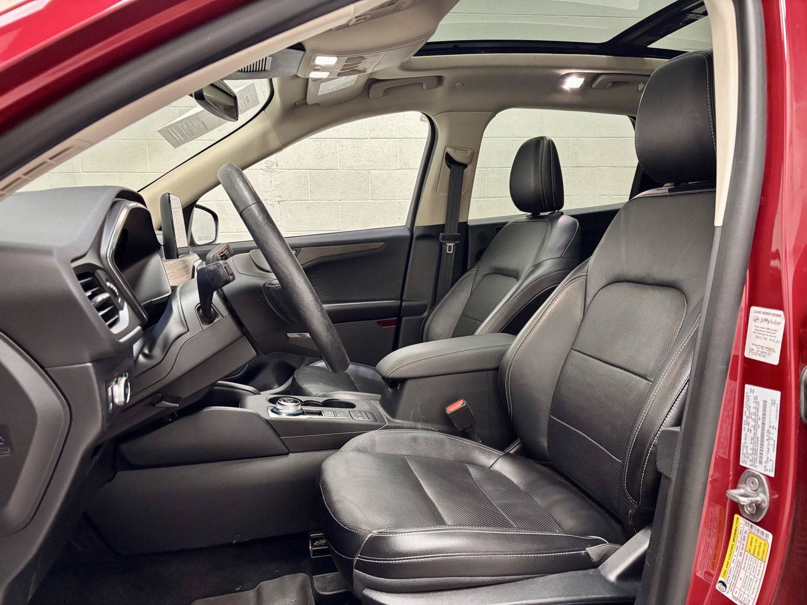 Used 2020 Ford Escape Titanium w/ Titanium Premium Package 2.0 AWD/4WD image 15