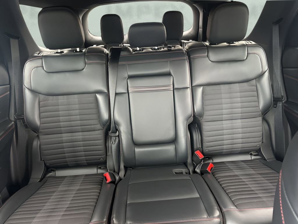 Used 2025 Ford Explorer ST-Line w/ ST-Line Street Pack image 11