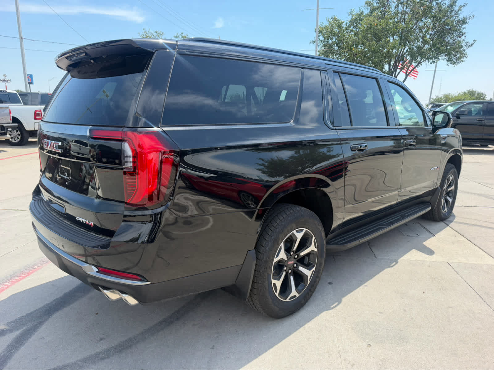 Used 2026 GMC Yukon XL AT4 AWD/4WD image 3