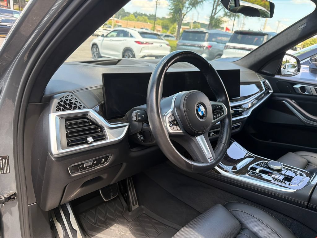 Used 2023 BMW X7 xDrive40i w/ M Sport Package AWD/4WD image 24