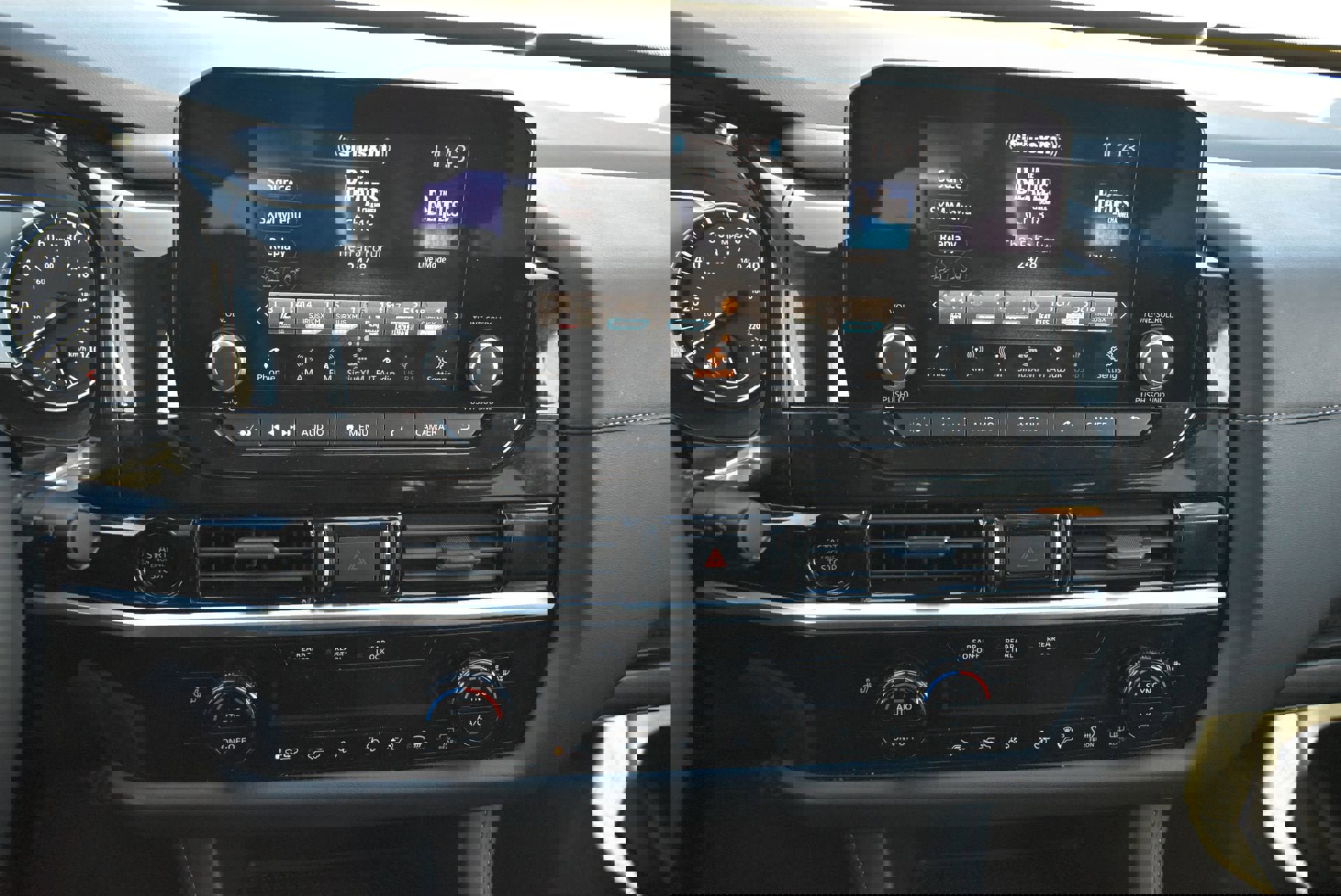 Used 2025 Nissan Pathfinder SV AWD/4WD image 27