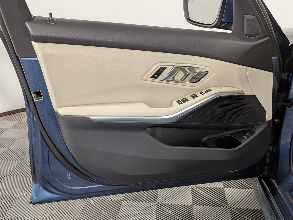 Used 2025 BMW 330i xDrive Sedan w/ M Sport Package image 14