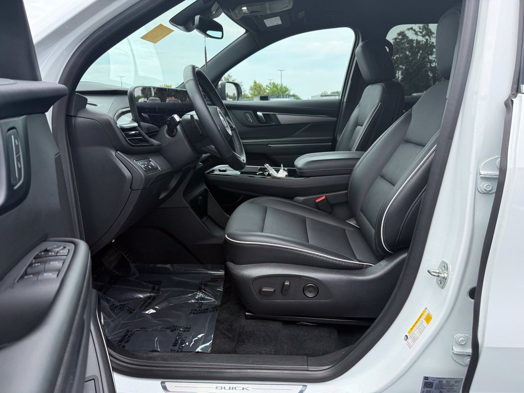 Used 2025 Buick Enclave Preferred AWD/4WD image 26
