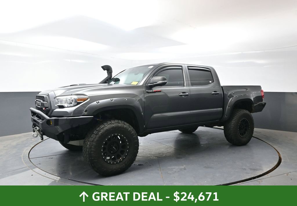 Used 2016 Toyota Tacoma TRD Sport w/ Towing Package AWD/4WD image 8