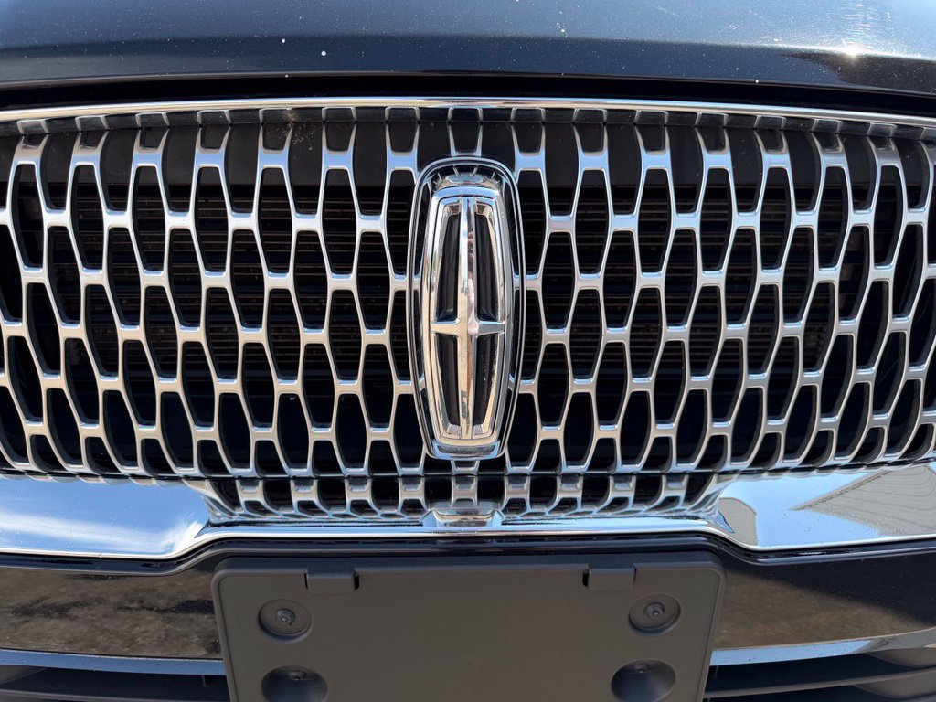 Used 2022 Lincoln Corsair AWD w/ Premium Package image 3