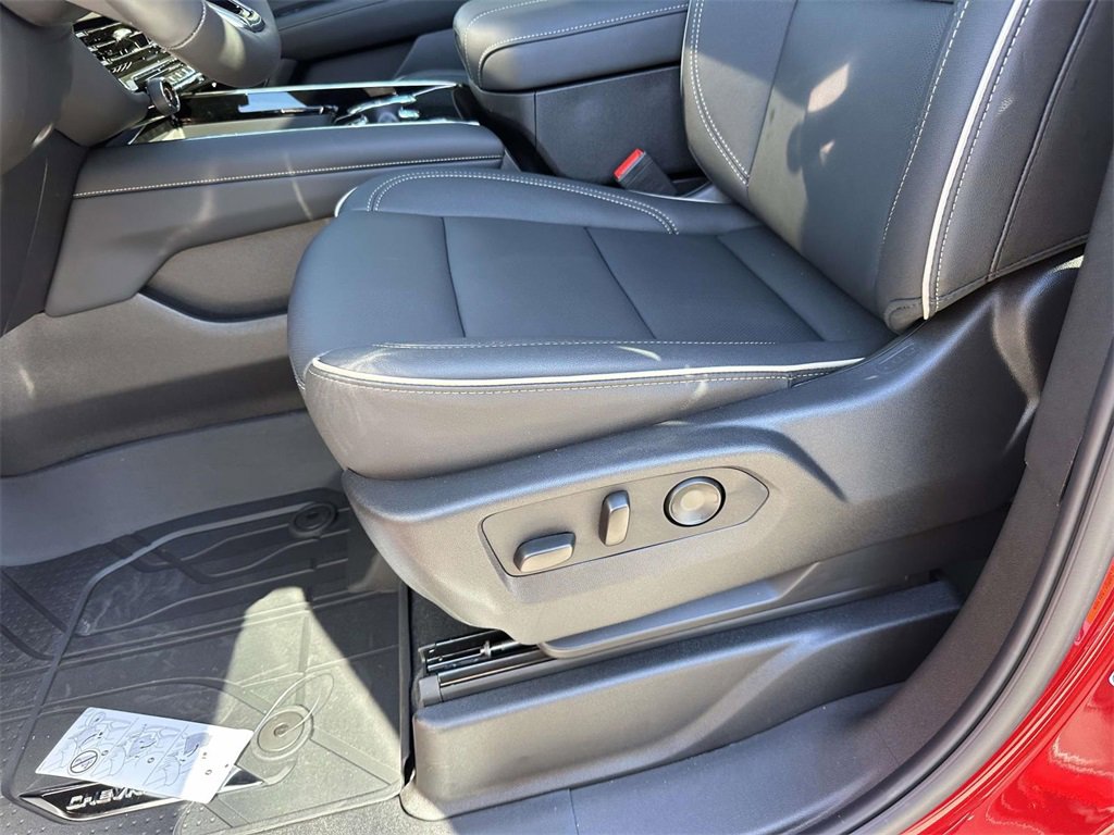 New 2026 Chevrolet Suburban Premier image 17