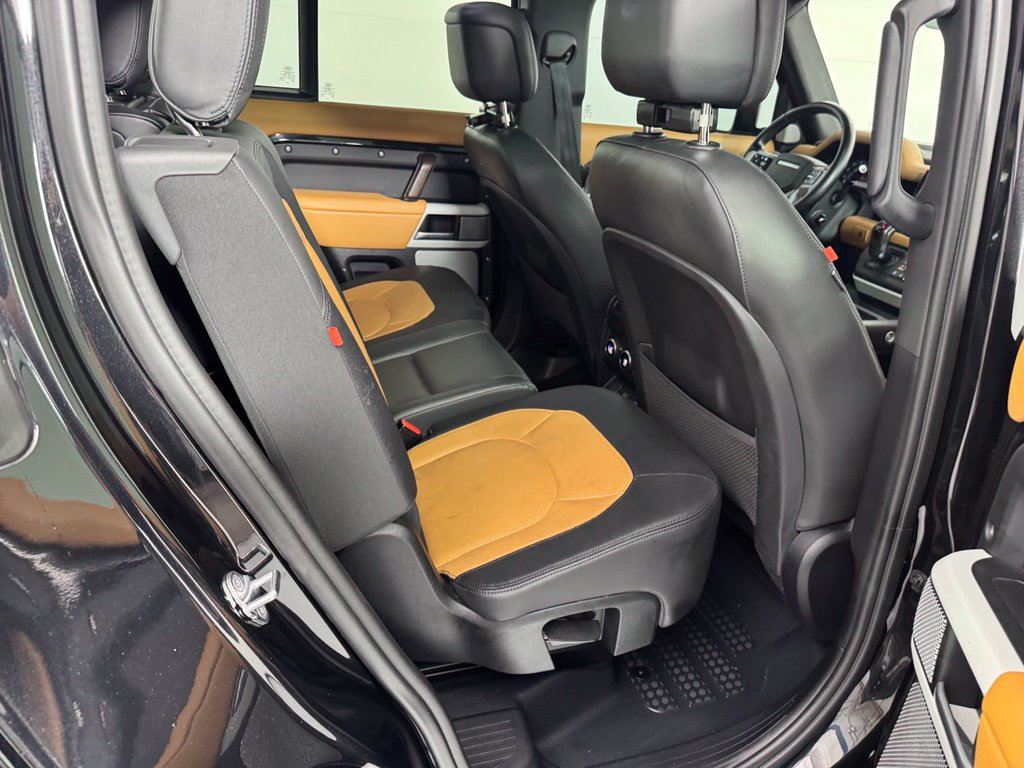 Used 2024 Land Rover Defender 130 X-Dynamic SE AWD/4WD image 35