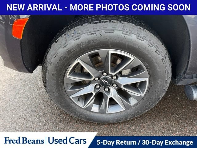 Used 2023 Chevrolet Suburban Z71 w/ Luxury Package AWD/4WD image 29
