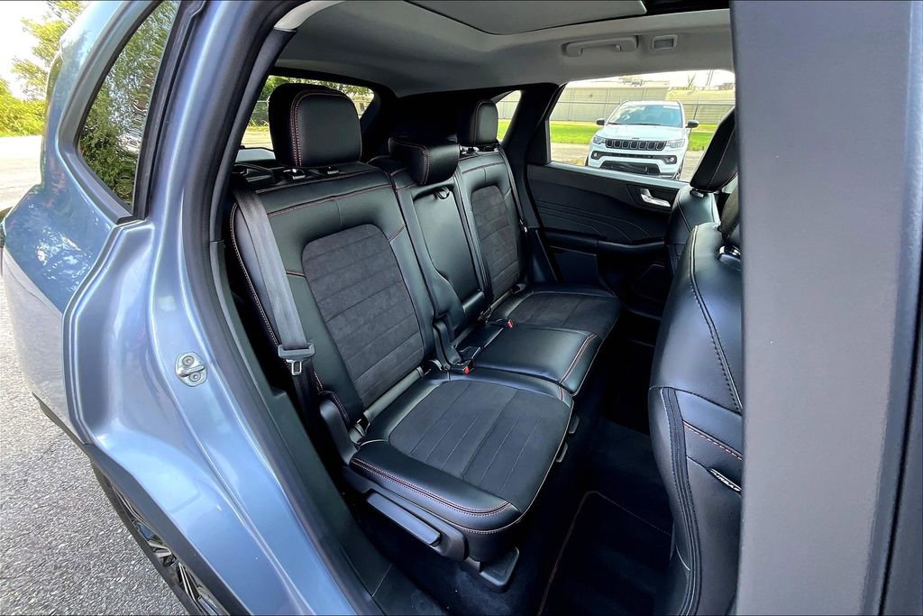 Used 2022 Ford Escape SEL w/ SEL Stealth AWD Package image 38