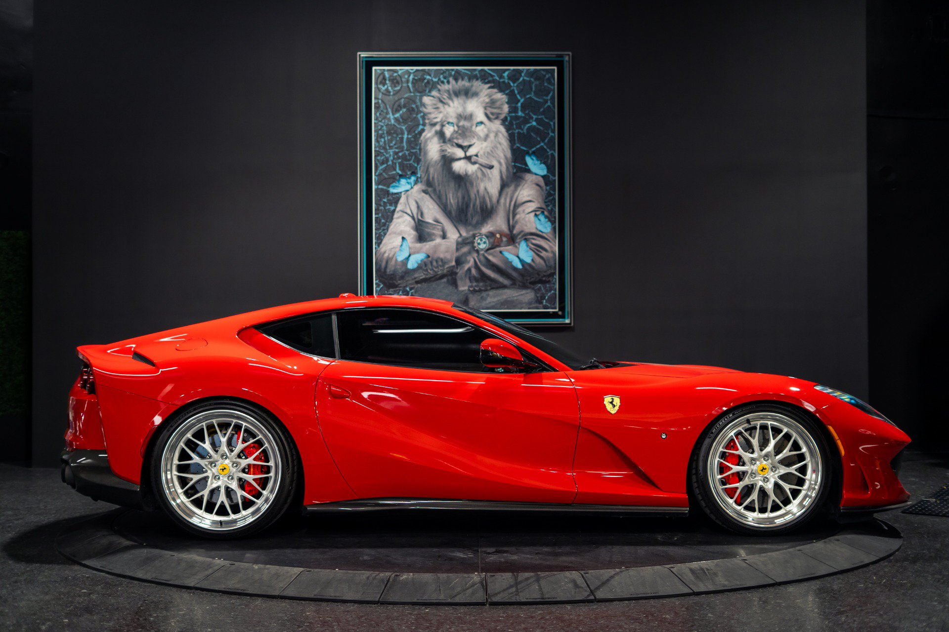 Used 2019 Ferrari 812 Superfast RWD image 4