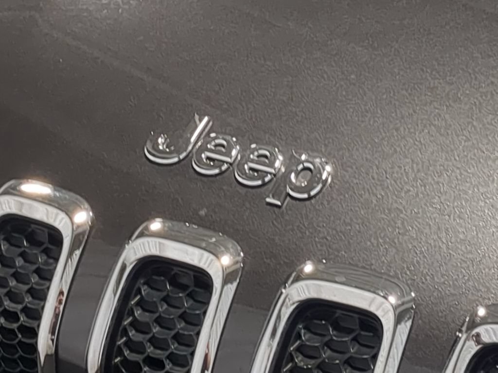 Used 2016 Jeep Cherokee Limited w/ Luxury Group AWD/4WD image 15