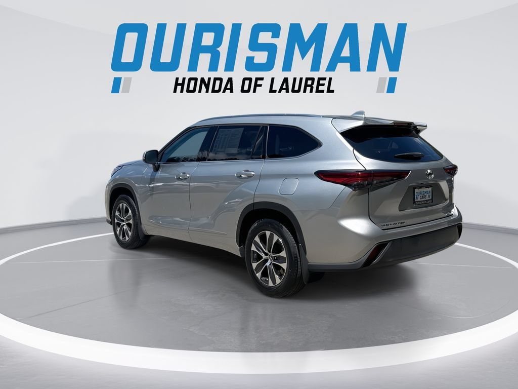 Used 2021 Toyota Highlander XLE AWD/4WD image 6