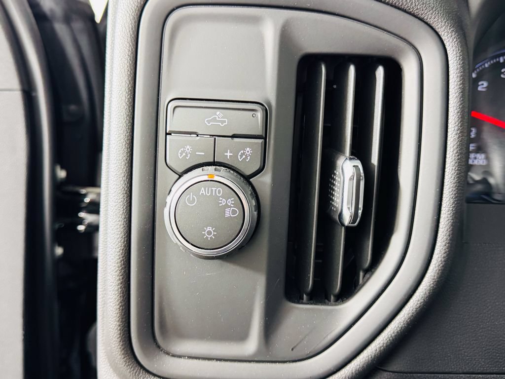 Used 2026 Chevrolet Silverado 1500 Custom RWD image 9