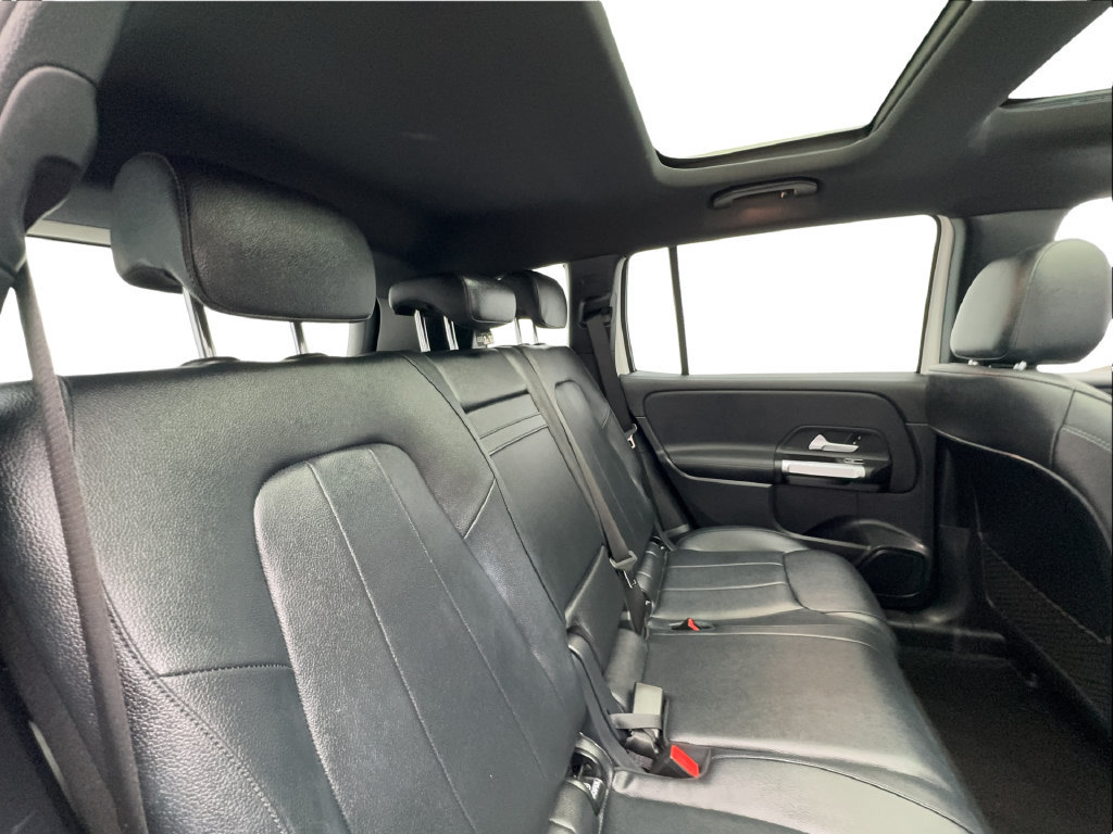 Used 2022 Mercedes-Benz EQB 300 4MATIC image 30