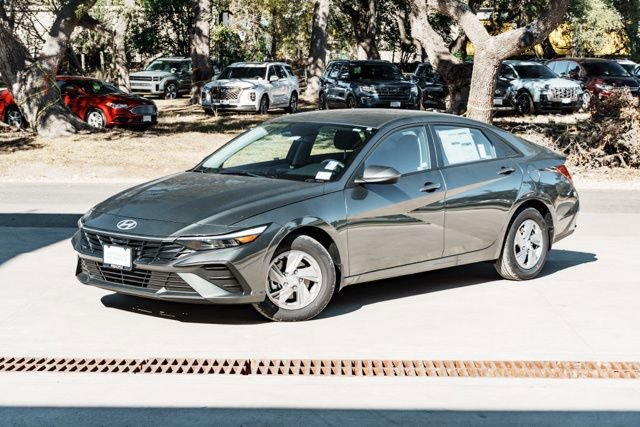 New 2026 Hyundai Elantra SE