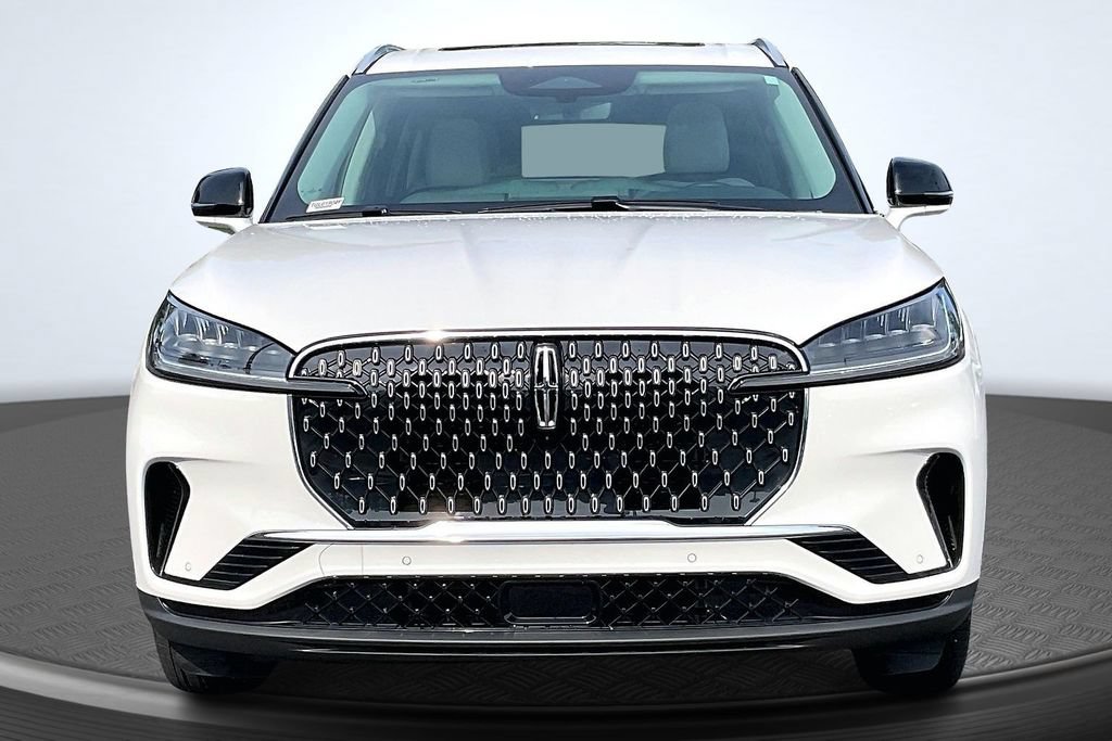 Used 2026 Lincoln Aviator 2WD image 2