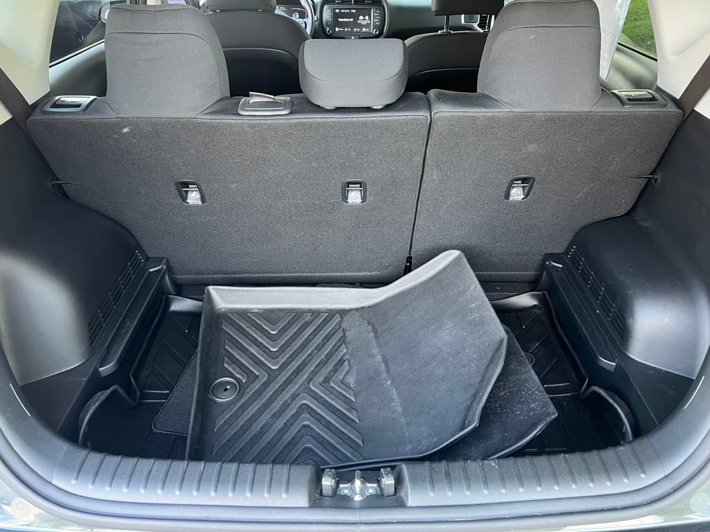 Used 2025 Kia Soul LX w/ LX Technology Package FWD image 16