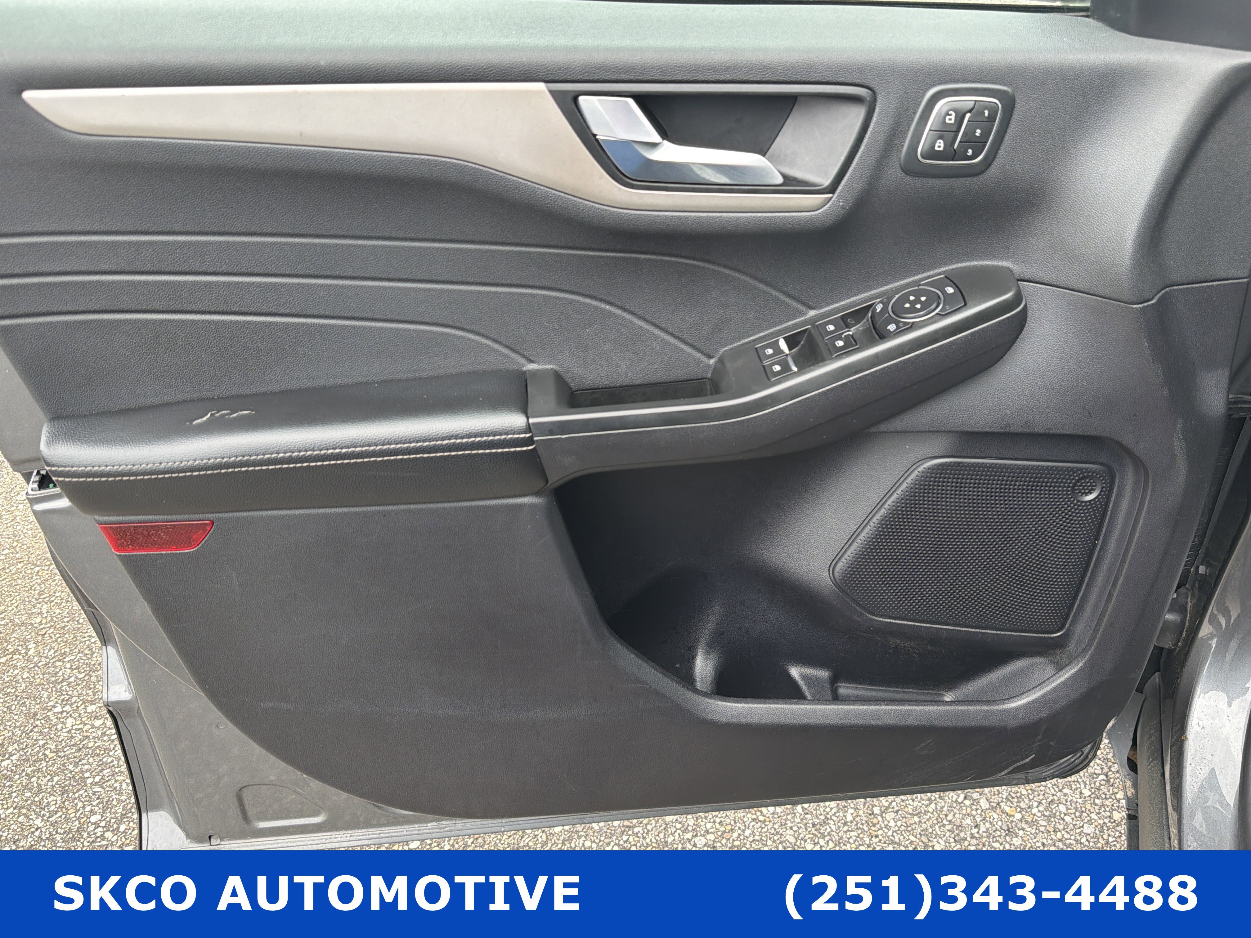 Used 2022 Ford Escape SEL w/ Technology Package FWD image 12