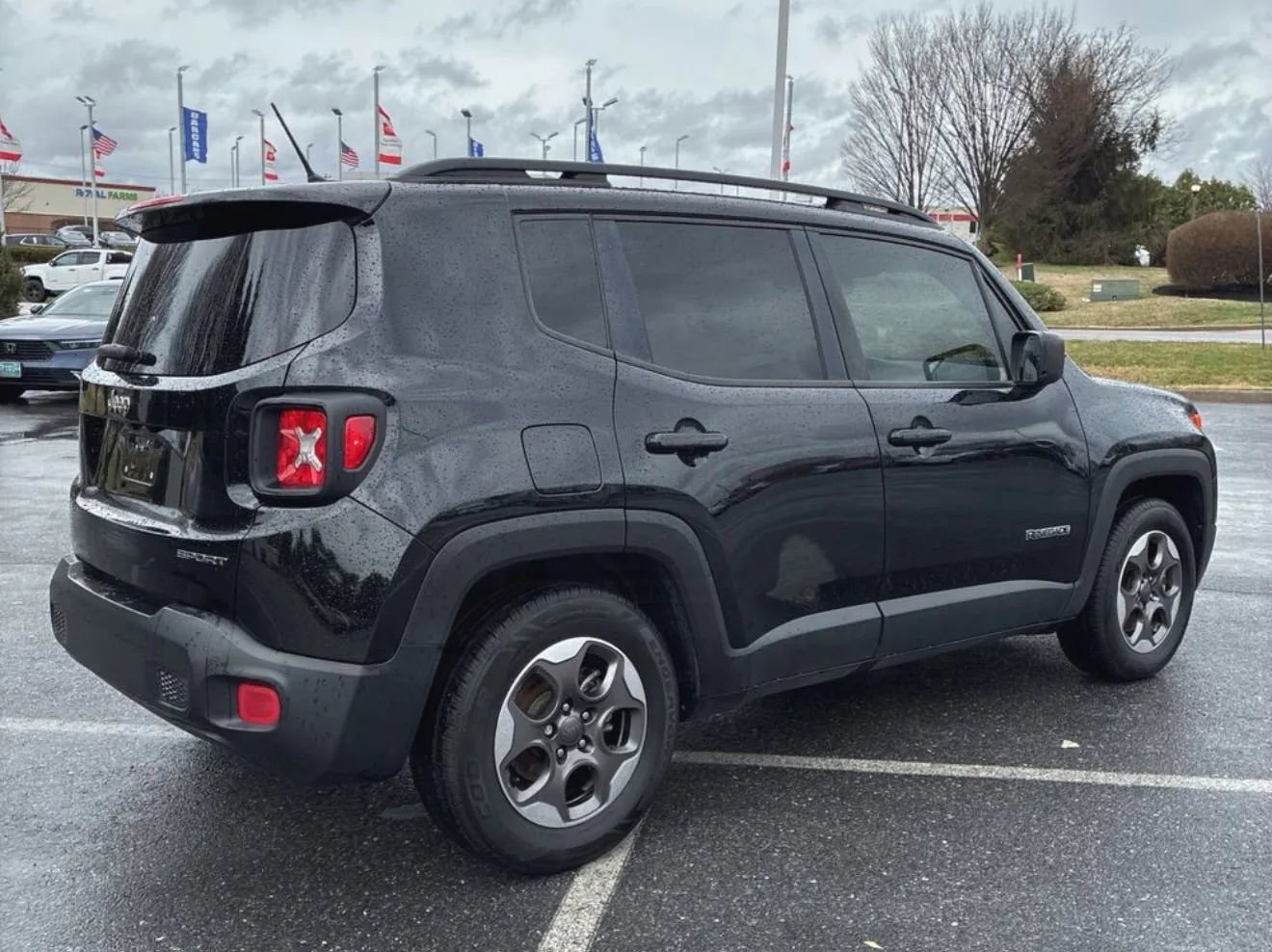 Used 2017 Jeep Renegade Sport w/ Power & Air Group FWD image 2