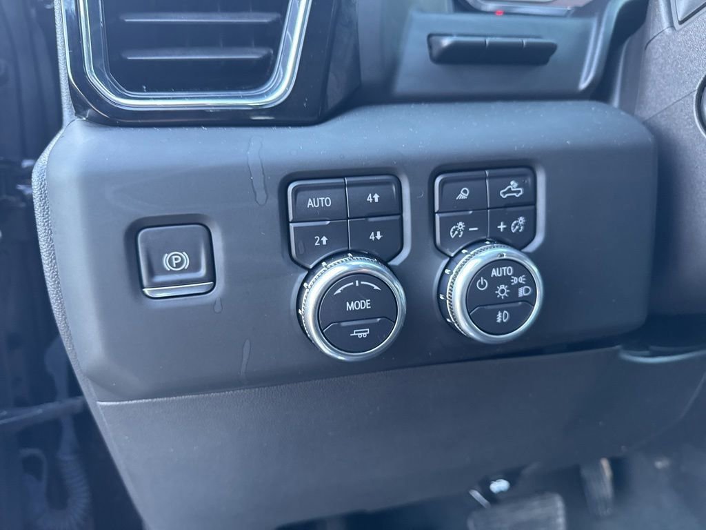 Used 2024 GMC Sierra 1500 Denali w/ Technology Package AWD/4WD image 9