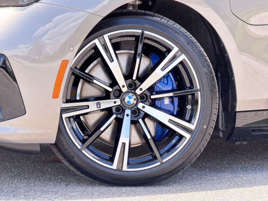 New 2026 BMW 550e xDrive AWD/4WD image 10