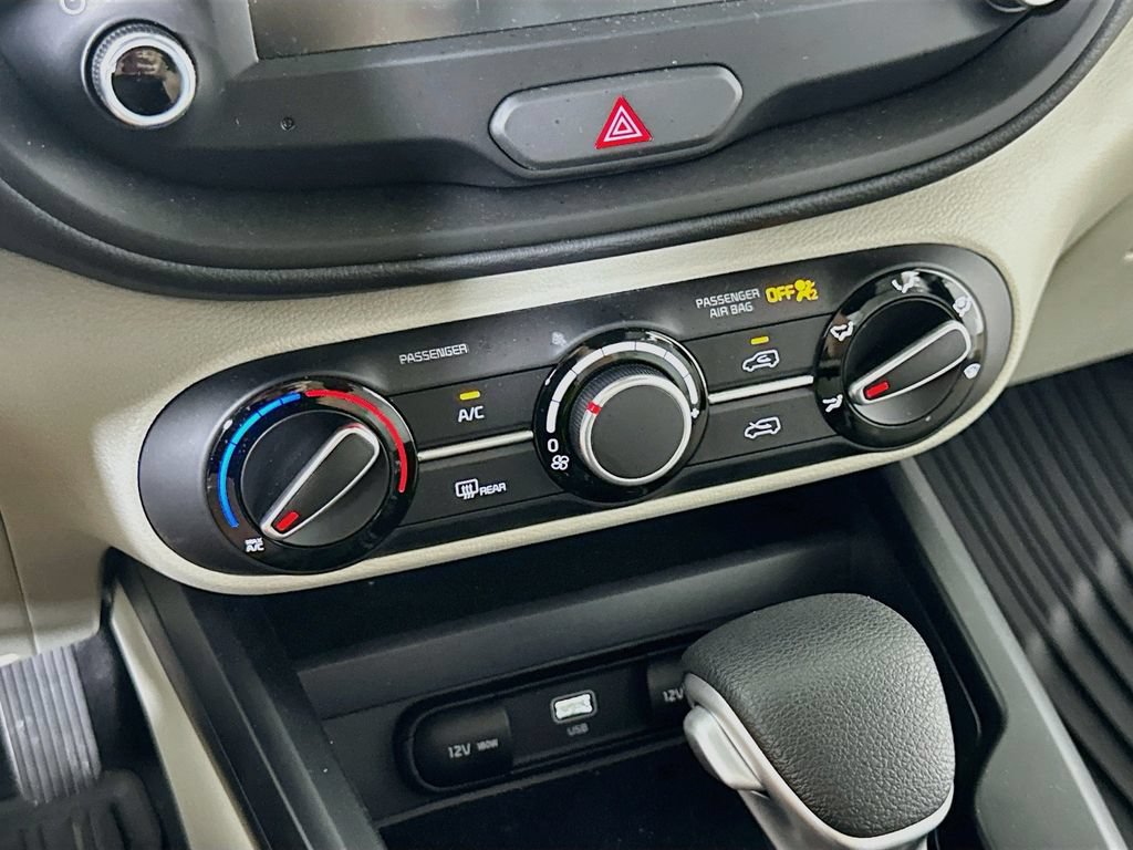 Used 2025 Kia Soul LX w/ LX Technology Package FWD image 34