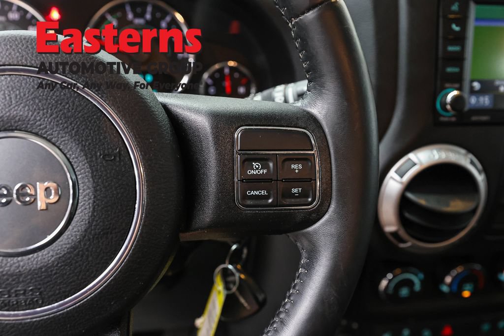 Used 2015 Jeep Wrangler Unlimited Sahara w/ Connectivity Group AWD/4WD image 16