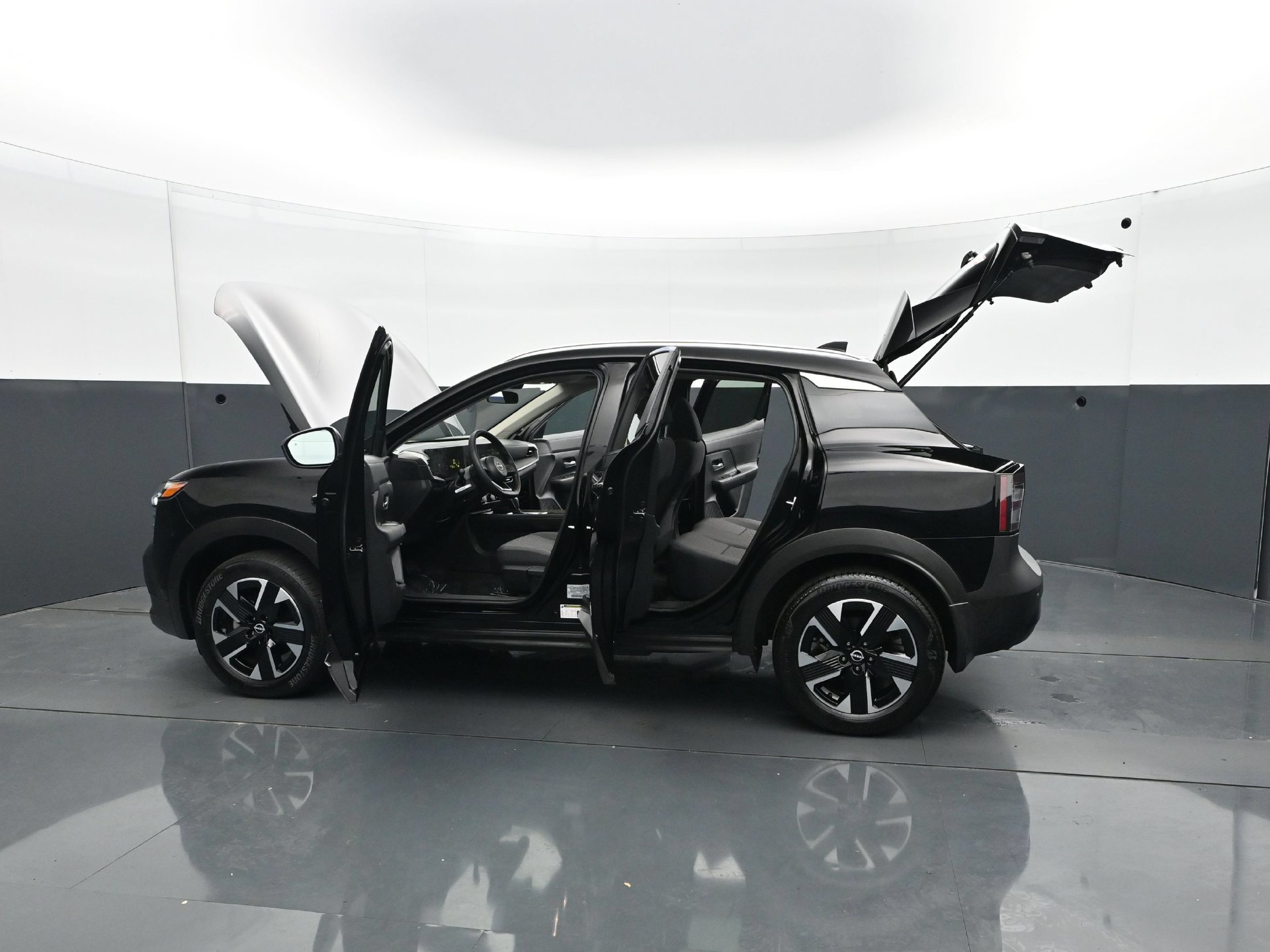 Used 2025 Nissan Kicks SV w/ SV Premium Package AWD/4WD image 30