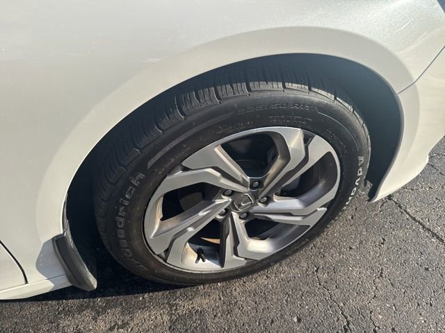 Used 2018 Honda Accord EX image 5