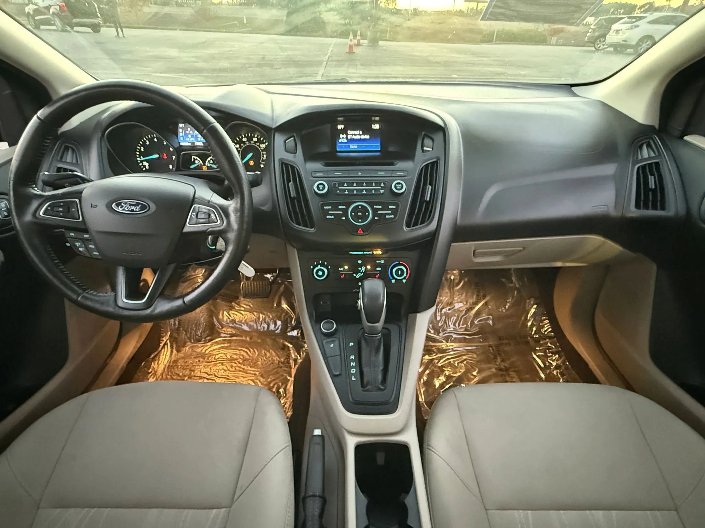 Used 2017 Ford Focus SE w/ Cold Weather Package image 3