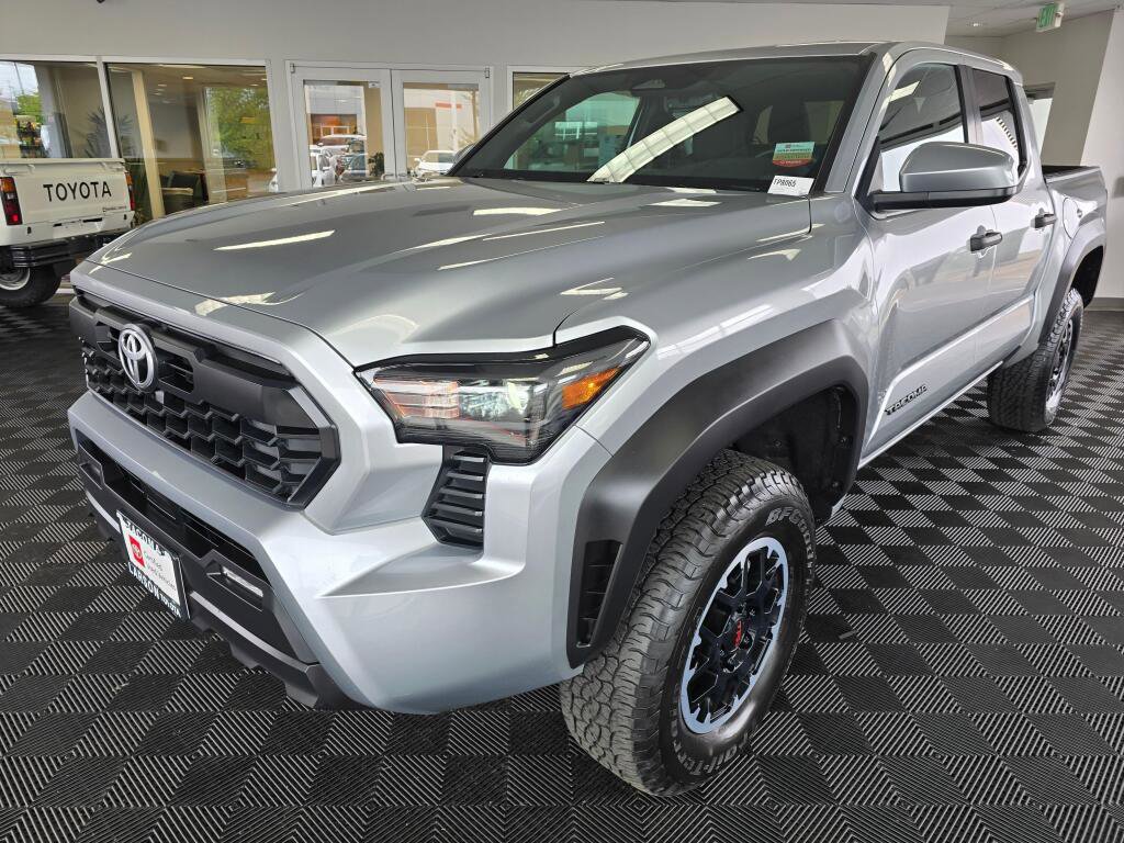 Certified 2024 Toyota Tacoma TRD Off-Road AWD/4WD image 7