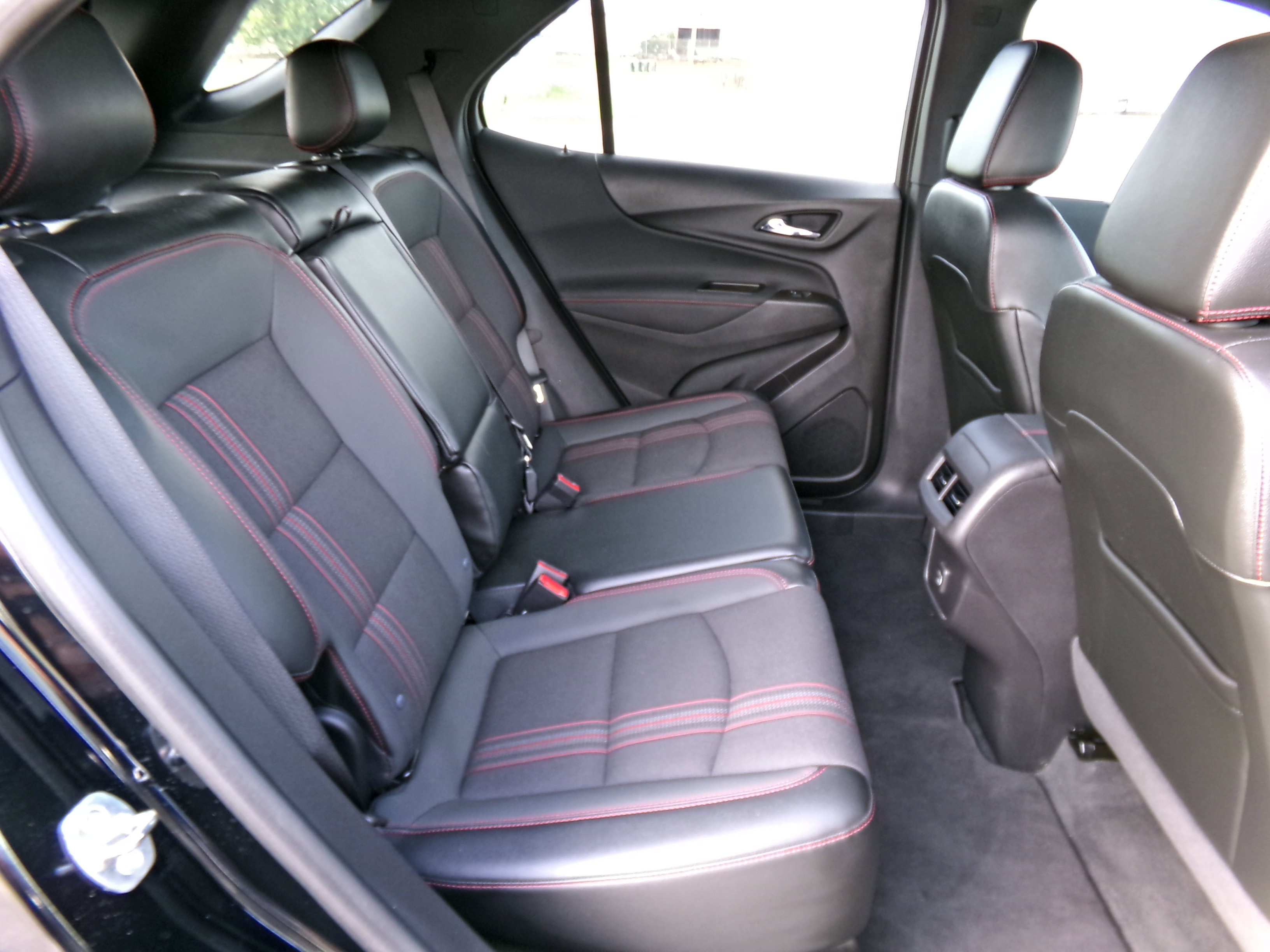 Used 2023 Chevrolet Equinox RS FWD image 14
