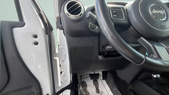 Used 2018 Jeep Wrangler Unlimited Sahara AWD/4WD image 12